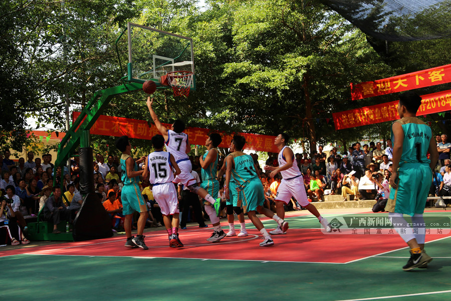 米体：泽林斯基出现轻微肌肉问题，可能不会出战比萨