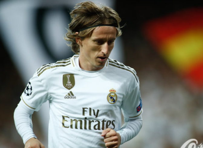 海纳：没注意到针对赫内斯的横幅；拜仁的章程比50+1严格